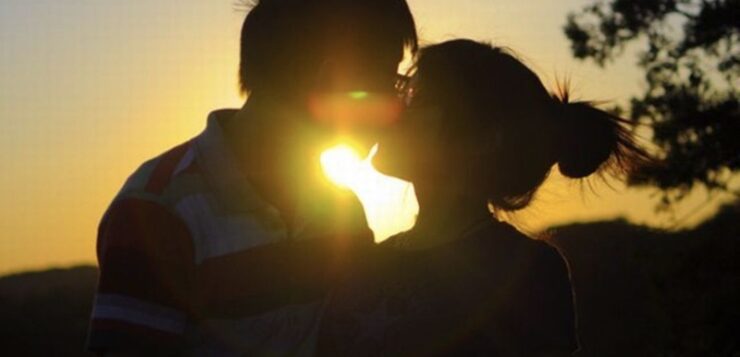 Гадание на любовь: стоит ли доверять и как использовать правильно